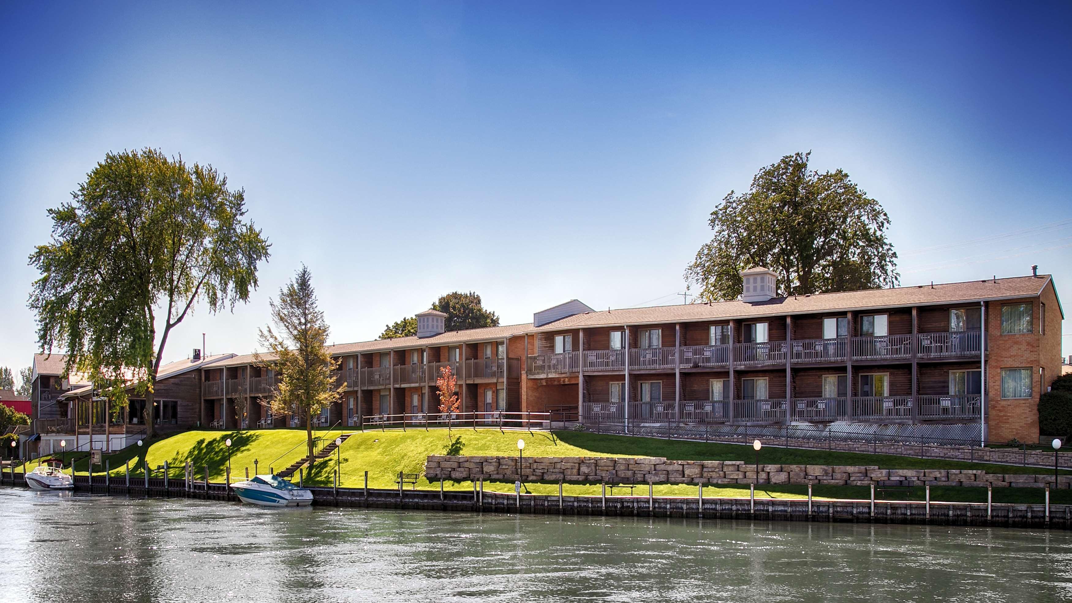 Best Western River Terrace Cheboygan Exterior foto