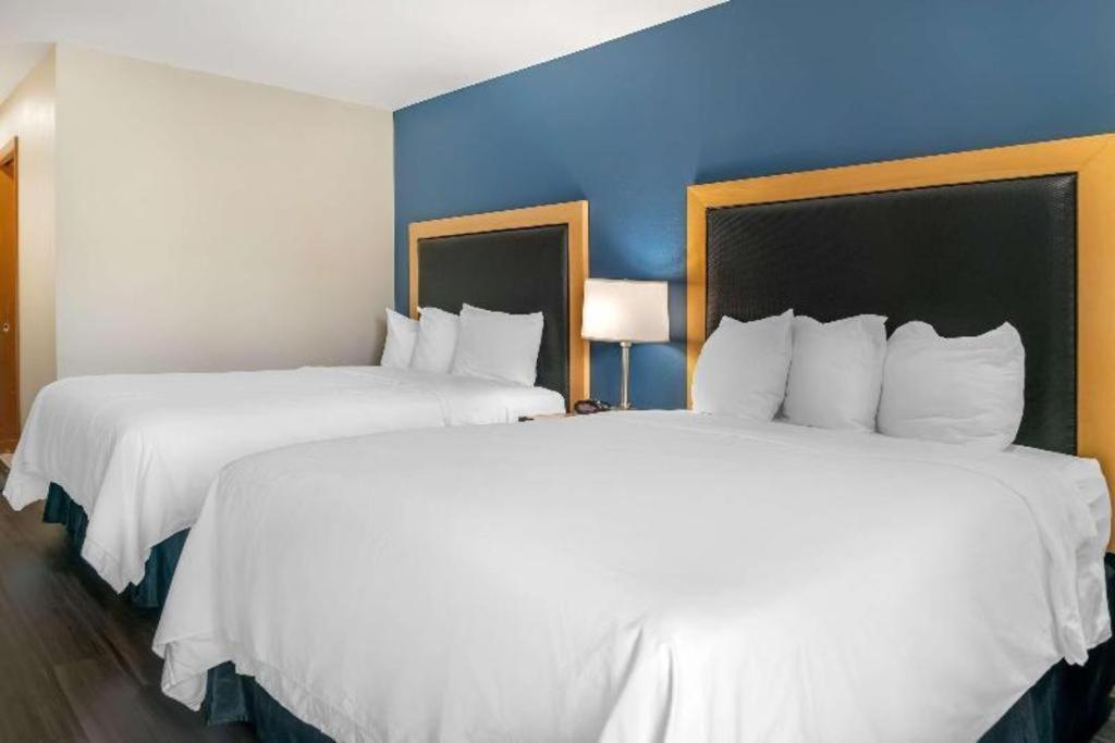 Best Western River Terrace Cheboygan Exterior foto